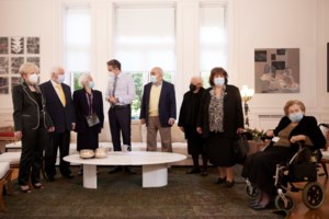 Συνάντηση Μητσοτάκη με συνταξιούχους στο Μαξίμου: "Πρέπει όλοι οι ηλικιωμένοι να εμβολιαστούν"