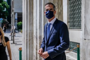 "Η Αθήνα πρωταγωνίστρια": Γυρίσματα ξένης σειράς στην Κυψέλη - Η ανάρτηση Μπακογιάννη με Πάιατ [εικόνες]