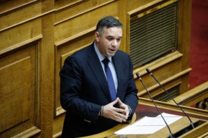 Έκτακτη συνέντευξη τύπου του Θάνου Πλεύρη για τις ελλείψεις στα φάρμακα