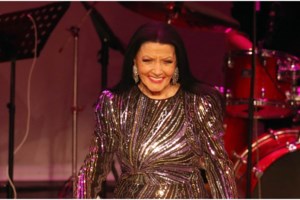 Ζωζώ Σαπουντζάκη: Η πρώτη δημόσια εμφάνιση μετά την περιπέτεια της υγείας της - "Εχω πολλά σχέδια για το μέλλον"