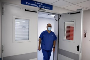 Επίσκεψη Κικίλια - Πιερρακάκη στο Mega εμβολιαστικό κέντρο του Ελληνικού: "1,5 εκ. εμβολιασμοί τον Απρίλιο" - εικόνα 3