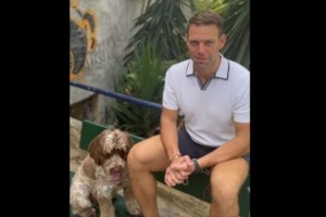 Σόου η πρώτη δήλωση Κασσελάκη για τη νίκη: Με Παππά, Τάιλερ και συνθήματα "Να τος, να τος ο πρωθυπουργός"…