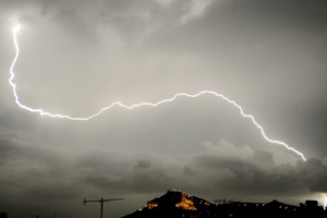 Meteo: Πού θα πέσουν βροχές, χαλάζι και κεραυνοί έως το βράδυ - Δείτε τον χάρτη με την εξέλιξη του καιρού