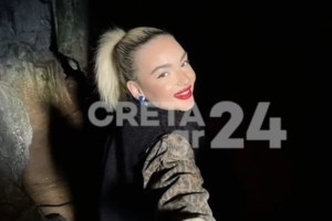 Κηδεία 22χρονης Πέννυς: Σπαραγμός με μπομπονιέρες, λευκά τριαντάφυλλα και το "Σήμερα γάμος γίνεται" [βίντεο]