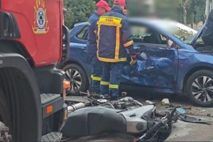 Βύρωνας: Ανατροπή οχήματος με τραυματισμό άνδρα - "Ο οδηγός πατούσε συνεχώς γκάζι", λένε μάρτυρες