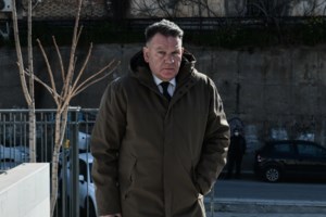 Βόλος: Αιματηρή ληστεία σε βάρος λαχειοπώλη - Του έστησαν ενέδρα και τον μαχαίρωσαν