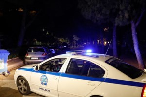 Νύχτα-θρίλερ στην Ανάβυσσο για δύο οικογένειες: Ληστές εισέβαλαν σπίτι τους τους κράτησαν ομήρους και τους άρπαξαν χρήματα - εικόνα 2