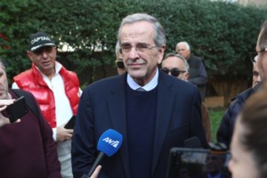 Μίμης Δομάζος: "Τελευταία μιλούσαμε πολύ συχνά, σαν κάτι να μας προετοίμαζε ότι κάτι θα συμβεί", συγκινούν τα αδέρφια του