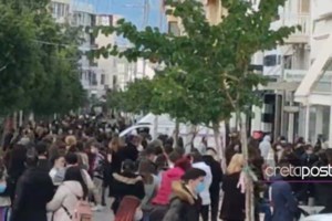 Οι ουρές στην Ερμού απειλούν το "ήπιο lockdown" της Δευτέρας - Κρίσιμη η Κυριακή - εικόνα 2