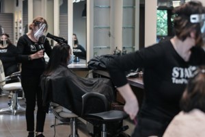 Locκdown - Πατείς με πατώ σε τα κομμωτήρια: "Σε δυο μέρες θα εξυπηρετηθεί όλο το πελατολόγιο" - εικόνα 2