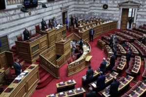 Βουλή: Live η συζήτηση στην Ολομέλεια για το πόρισμα της Εξεταστικής για τα Τέμπη - εικόνα 10