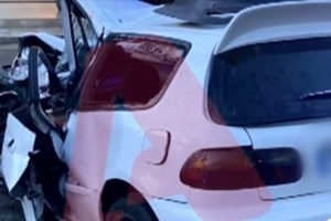 Σοκαριστικό τροχαίο στη Συγγρού: Οδηγός ΙΧ έχασε τον έλεγχο και έπεσε πάνω σε φορηγάκι [Βίντεο]