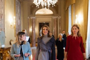 Βασίλισσα Ράνια - Μαρί Σαντάλ: Δυο στιλάτες γυναίκες με το ίδιο φόρεμα - Οι δίδυμες εμφανίσεις και το απαράμιλλο στιλ τους - εικόνα 20