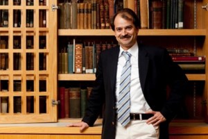 Πρωτοφανής επίθεση ξενοδόχου στην Πιερία: Έπεσε ξύλο για μία... ξαπλώστρα - εικόνα 2