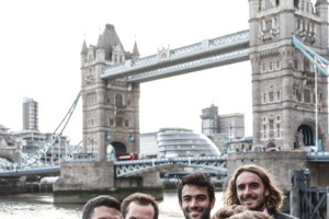 Laver Cup: Απίστευτο - Ακτιβιστής διέκοψε τον αγώνα του Τσιτσιπά και έβαλε φωτιά στο χέρι του [Εικόνες - Βίντεο] - εικόνα 5