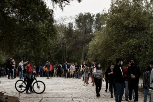 Επίθεση με μολότοφ στο Αστυνομικό Τμήμα Ακροπόλεως - Επτά προσαγωγές