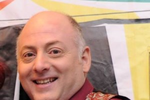 Εξαλλος ο Γιώργος Λαμπάτος με τον Γιάννη Καπετάνιο: Ο Σεφερλής τον πληρώνει με την καρπαζιά και το δέχεται [Βίντεο]