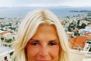 Μαρίνα Πατούλη: Ανάρτηση "μπηχτή" - Περπατά με τη... μοναξιά στην ακροθαλασσιά