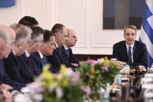 Καταργείται το "πιστοποιητικό γέννησης" για το Δημόσιο: Ερχονται διαδικασίες εξπρές και αξιολόγηση υπηρεσιών και φορέων