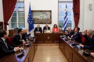 Μητσοτάκης στη Βουλή για τις φωτιές: Δεν μπορούμε να τα περιμένουμε όλα από το κράτος, υπάρχει και η ατομική ευθύνη - εικόνα 2