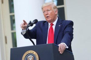 Νέα θεωρία συνωμοσίας του Τραμπ: Το "βαθύ κράτος" της FDA θέλει να καθυστερήσει το εμβόλιο - εικόνα 3