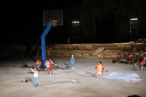 Η κριτική του Αθηνοράματος για τους "Σφήκες" της Λένας Κιτσοπούλου - Η παράσταση που δίχασε το κοινό