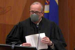 Σικάγο: Σοκάρει το βίντεο από την κάμερα αστυνομικού που πυροβόλησε και σκότωσε 13χρονο [βίντεο] - εικόνα 3