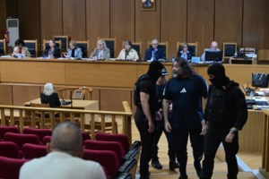 Σήμερα η εισαγγελική αγόρευση στη δευτεροβάθμια δίκη της Χρυσής Αυγής - Σωματεία και φορείς έξω από το Εφετείο - εικόνα 3