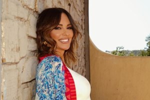 Μπέττυ Μαγγίρα: "Γενέθλια και γιορτή, διπλή εμποροπανήγυρις - Είμαστε ανοιχτά και δεχόμεθα ευχές!!!"