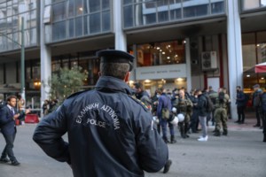 Πάτρα: Επεισόδια και πετροπόλεμος σε σχολείο - Ένας μαθητής τραυματίστηκε [βίντεο]