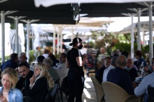 Συναγερμός για δεκάδες κρούσματα κορονοϊού σε τρεις κατασκηνώσεις στα Χανιά, τη Χαλκιδική και το Καπανδρίτι