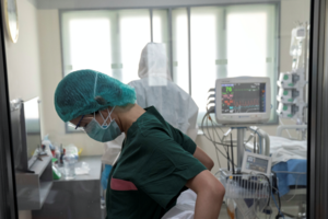 Σε κρίσιμη κατάσταση στη ΜΕΘ του ΠΑΓΝΗ ο Αρχιεπίσκοπος Κρήτης Ειρηναίος - Αρνητικός στο τεστ κορονοϊού