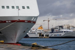 Λαύριο: Μπλέχτηκαν οι άγκυρες φορτηγού πλοίου και κρουαζιερόπλοιου λόγω θυελλωδών ανέμων