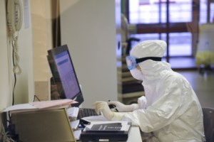 Κορονοϊός: Viral η παρουσιάστρια του BBC που κατακεραυνώνει live τη βρετανική κυβέρνηση [Βίντεο] - εικόνα 2