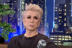 Μπέττυ Βακαλίδου: "Τον θάνατο της μητέρας της τον έμαθε τυχαία στα ΚΕΠ" [Βίντεο]