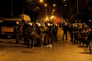 Επεισόδια στη Νέα Σμύρνη: Ελεύθεροι υπό τον όρο της επίβλεψης από κοινωνικό λειτουργό οι επτά ανήλικοι κατηγορούμενοι