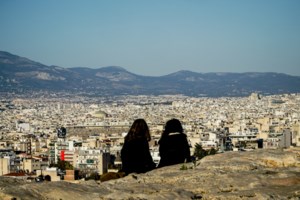 Τι επιτόκιο προσφέρουν οι τράπεζες για τις καταθέσεις - Μηδενικό το ταμιευτήριο, "φτωχές" οι προθεσμιακές