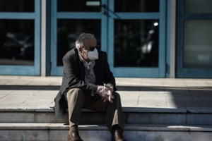 Ανησυχία στη Λαμία: Διασωληνώθηκε 26χρονος με κορονοϊό από τη Μαλεσίνα