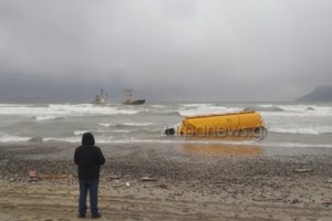 Βλάβη σε πλοίο με 174 επιβάτες ανοιχτά των Χανίων: Έφτασε στον Πειραιά συνοδεία ρυμουλκών