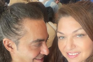 Η Καίτη Γαρμπή ποζάρει χωρις μακιγιάζ στο σαλόνι της - Τα γενέθλια του γιου της και ο χριστουγεννιάτικος στολισμός - εικόνα 3