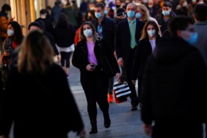 Πιο κοντά στο lockdown η Γαλλία: 27.613 ασθενείς με κορονοϊό στα νοσοκομεία - 'Εκλεισαν τα εμπορικά κέντρα