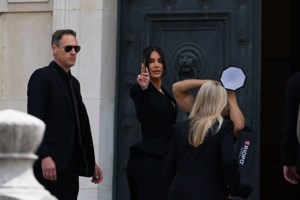 Γαλλία: Οι "παππούδες ληστές" της Κιμ Καρντάσιαν καταδικάστηκαν σε ποινές κάθειρξης αλλά δεν θα οδηγηθούν στη φυλακή