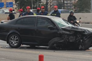 Βίντεο ντοκουμέντο από το τροχαίο στην Ποσειδώνος: Κατέληξε ένας από τους τραυματίες, χαροπαλεύει ο οδηγός της BMW