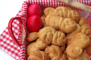 Τοπ ορεκτικό για το πασχαλινό τραπέζι: Αλμυρή κουλούρα με τυριά, ζαμπόν, πιπεριές Φλωρίνης