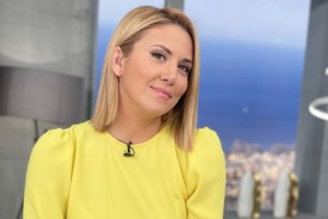 Φ. Πετρογιάννη: Ο γιος της έκανε το πρώτο του μπάνιο - " ΔΕΝ μας άρεσε" - Η τρυφερή φωτογραφία τους από τη θάλασσα