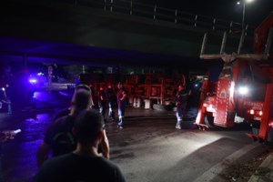 Τροχαίο στη Μεσογείων: Οδηγός κινούνταν στο αντίθετο ρεύμα - Προκάλεσε καραμπόλα με ταξί και άλλα δύο ΙΧ [βίντεο]