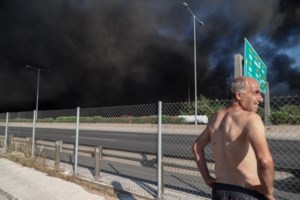 Φωτιά στη Μεταμόρφωση: Συνεχίζει να καίει στο εσωτερικό του εργοστασίου - Το νέφος "έπνιξε" την περιοχή - εικόνα 4