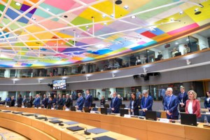 Bloomberg: Η Κομισιόν προτείνει έκτακτη εισφορά 33% στα υπερκέρδη διυλιστηρίων