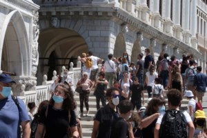 Σαρώνει ο κορονοϊός στη Βρετανία: Πάνω από 6.800 κρούσματα και 34 νεκροί σε ένα 24ωρο