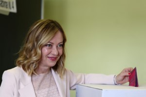 Η Μελόνι πέρασε τον πιο αυστηρό νόμο κατά της διεθνούς παρένθετης μητρότητας- Απαγορεύει στα ομόφυλα ζευγάρια να γίνουν γονείς - εικόνα 2